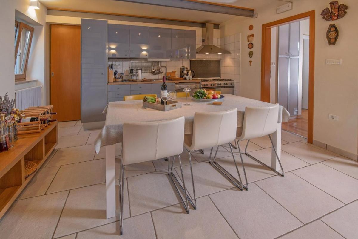 Emili In - Haus Fuer 4-5 Personen Vila Medulin