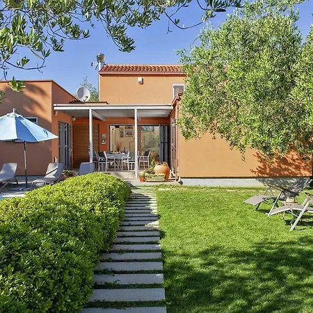 Villa Emili In Medulin - Haus Fuer 4-5 Personen Exterior photo