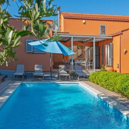 Villa Emili In Medulin - Haus Fuer 4-5 Personen Exterior photo